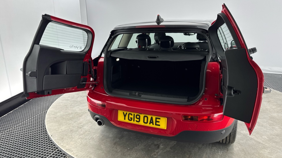 MINI Clubman 1.5 Cooper Exclusive 6dr Auto [Comfort Pack] Petrol Estate - Image 25