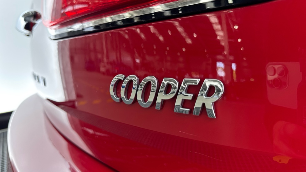 MINI Clubman 1.5 Cooper Exclusive 6dr Auto [Comfort Pack] Petrol Estate - Image 27