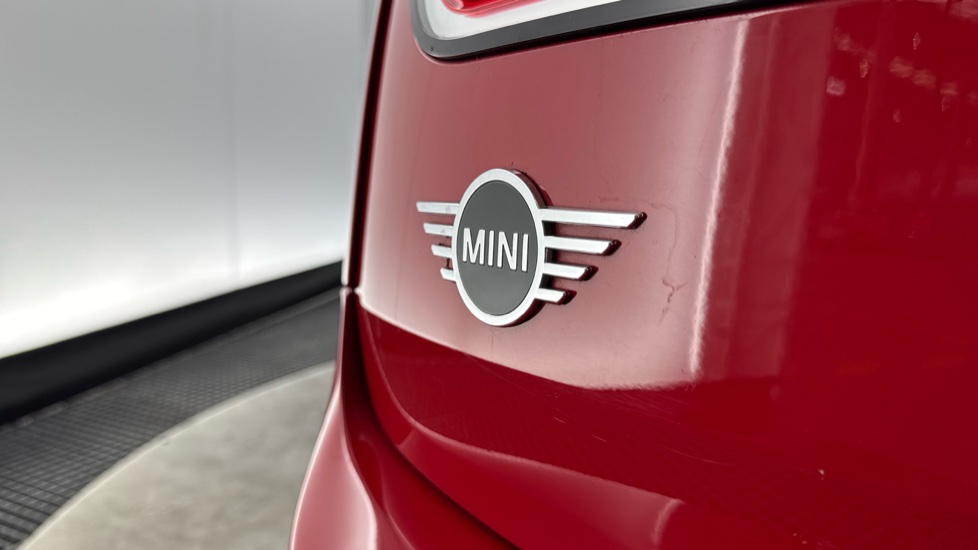 MINI Clubman 1.5 Cooper Exclusive 6dr Auto [Comfort Pack] Petrol Estate - Image 29