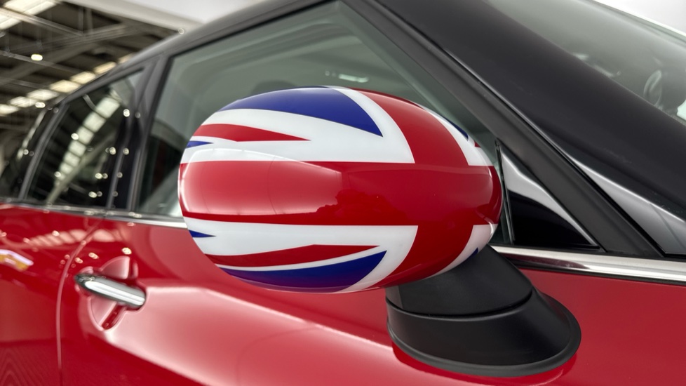 MINI Clubman 1.5 Cooper Exclusive 6dr Auto [Comfort Pack] Petrol Estate - Image 32