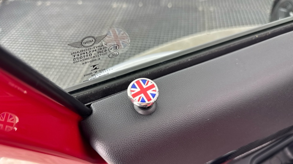 MINI Clubman 1.5 Cooper Exclusive 6dr Auto [Comfort Pack] Petrol Estate - Image 37