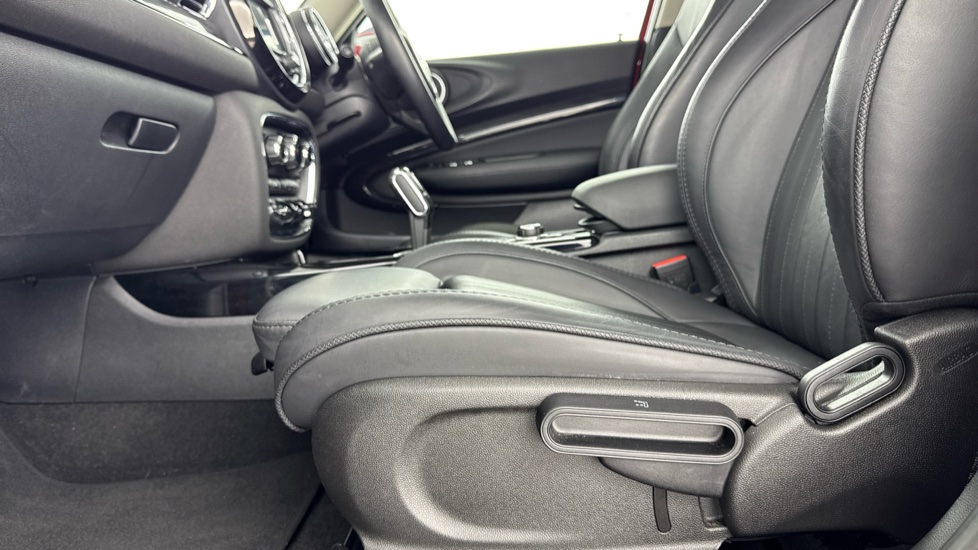 MINI Clubman 1.5 Cooper Exclusive 6dr Auto [Comfort Pack] Petrol Estate - Image 39