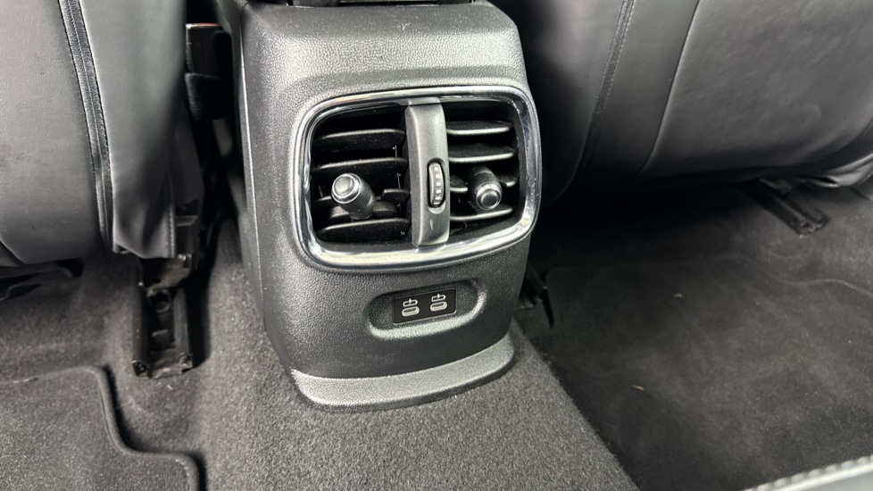 MINI Clubman 1.5 Cooper Exclusive 6dr Auto [Comfort Pack] Petrol Estate - Image 45