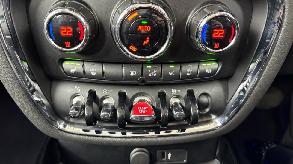 MINI Clubman 1.5 Cooper Exclusive 6dr Auto [Comfort Pack] Petrol Estate - Image 57