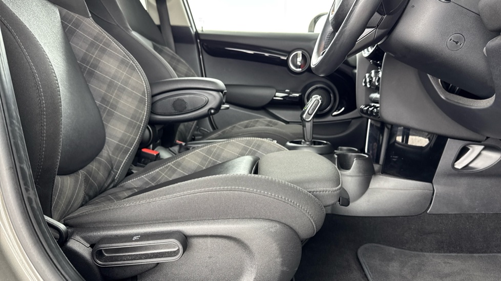 MINI Hatchback 1.5 Cooper II 5dr Petrol Hatchback - Image 40