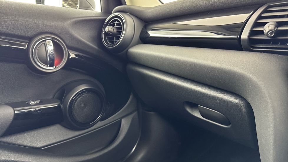 MINI Hatchback 1.5 Cooper II 5dr Petrol Hatchback - Image 44
