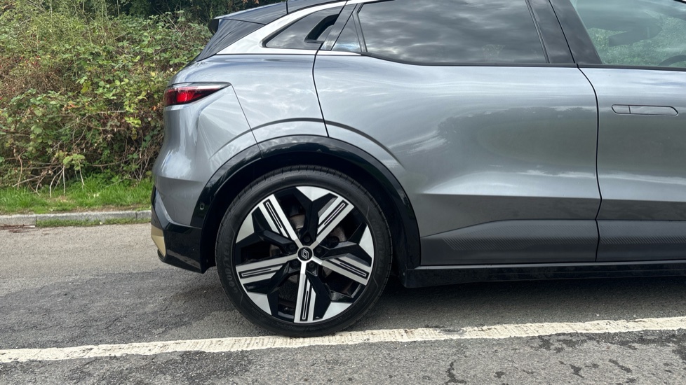 Renault Megane E-Tech EV60 160kW Iconic 60kWh Optimum Charge 5dr Auto Electric Hatchback - Image 7
