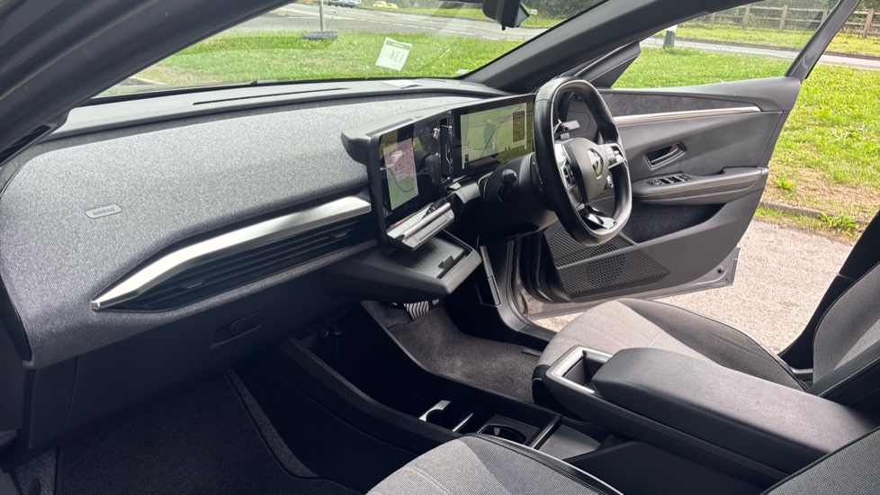 Renault Megane E-Tech EV60 160kW Iconic 60kWh Optimum Charge 5dr Auto Electric Hatchback - Image 9