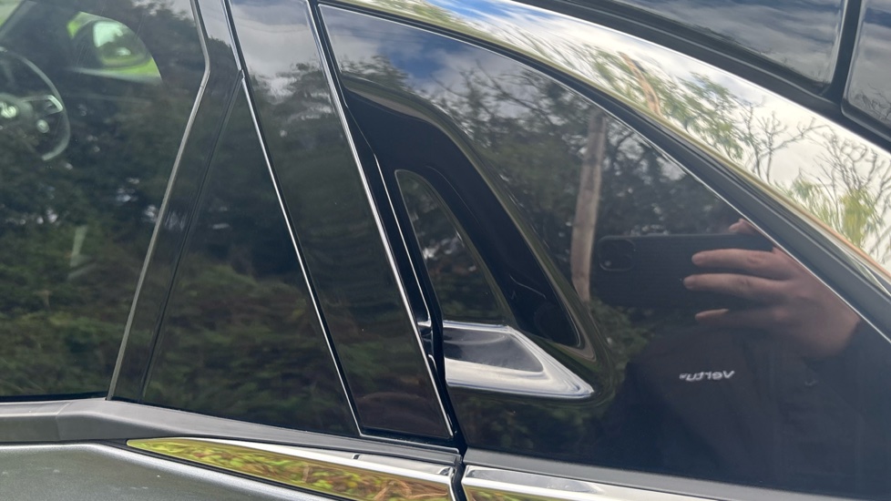 Renault Megane E-Tech EV60 160kW Iconic 60kWh Optimum Charge 5dr Auto Electric Hatchback - Image 33