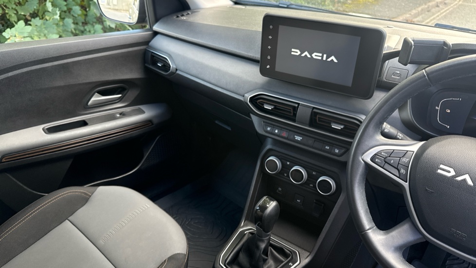Dacia Jogger 1.6 HEV Extreme 5dr Auto Hybrid Estate - Image 14