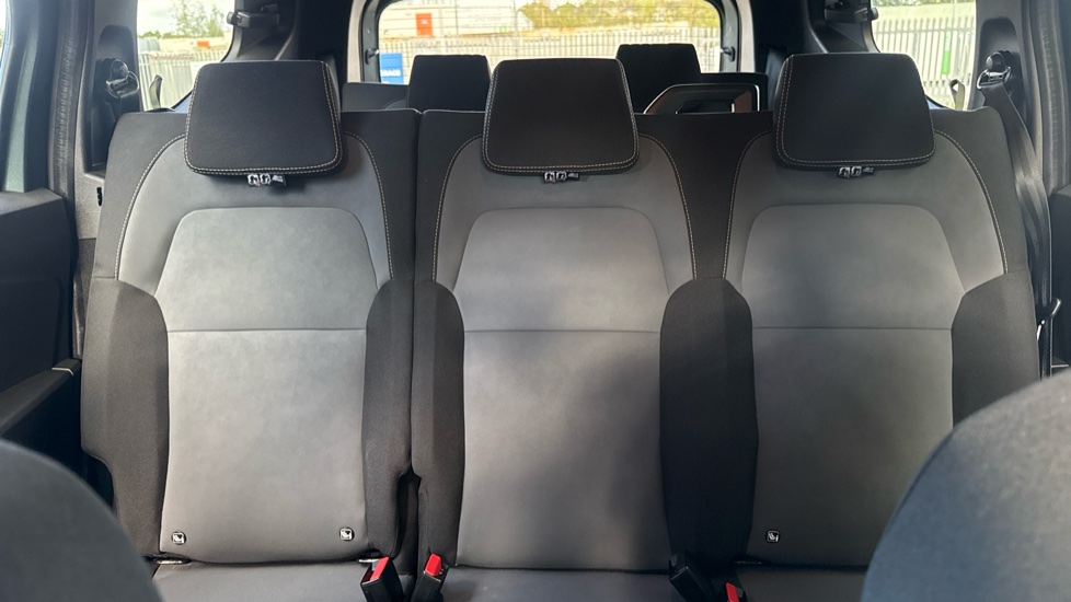 Dacia Jogger 1.6 HEV Extreme 5dr Auto Hybrid Estate - Image 15