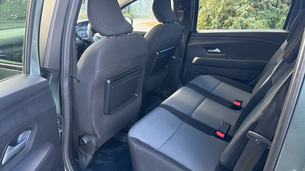 Dacia Jogger 1.6 HEV Extreme 5dr Auto Hybrid Estate - Image 16