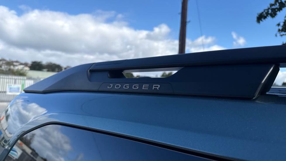 Dacia Jogger 1.6 HEV Extreme 5dr Auto Hybrid Estate - Image 23