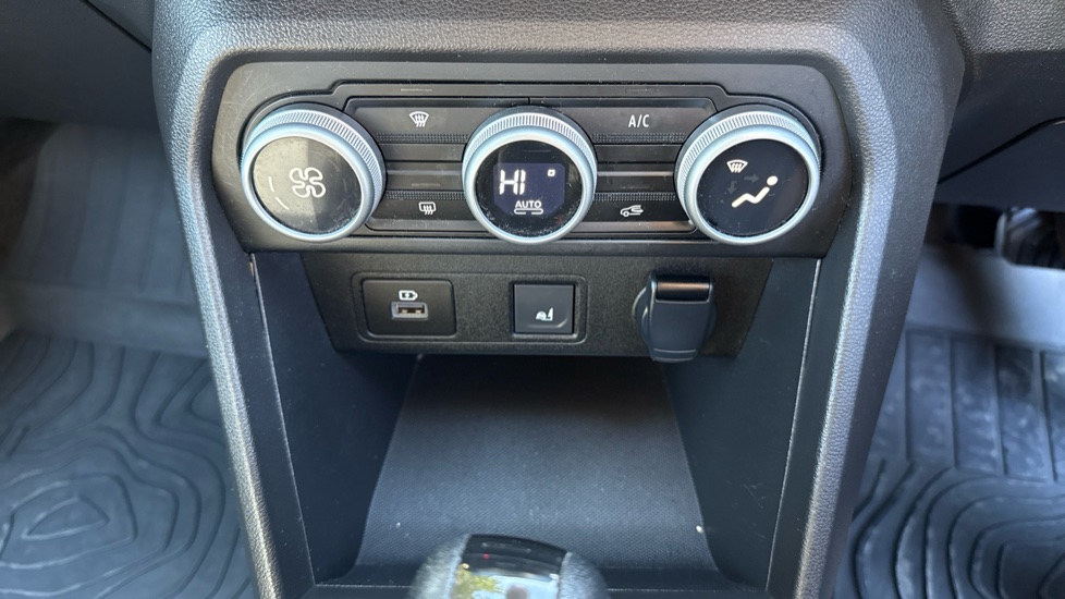 Dacia Jogger 1.6 HEV Extreme 5dr Auto Hybrid Estate - Image 27