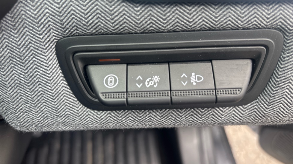Renault Clio 1.0 TCe 90 Techno 5dr Petrol Hatchback - Image 35