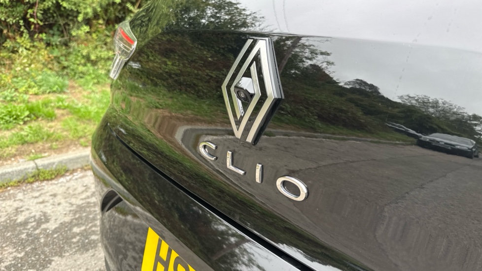 Renault Clio 1.0 TCe 90 Techno 5dr Petrol Hatchback - Image 21