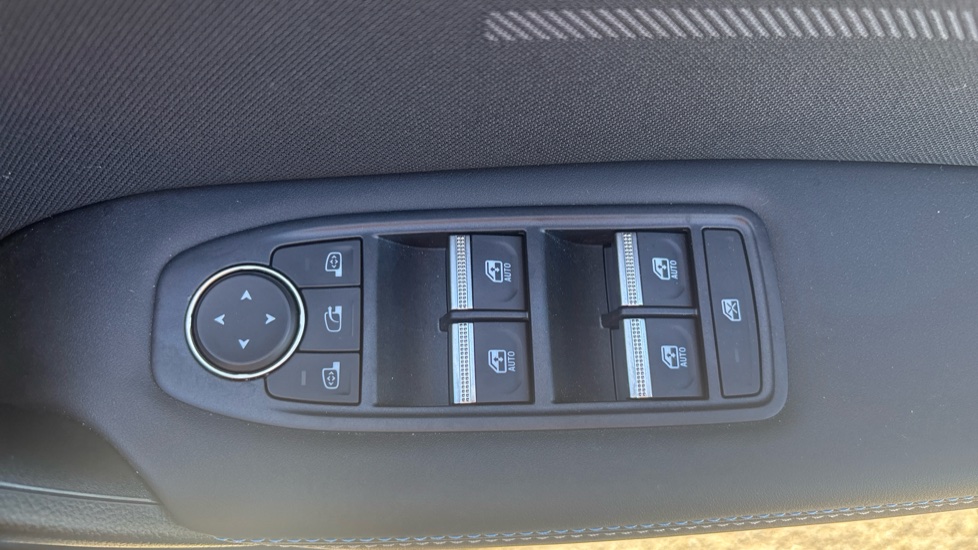 Renault Symbioz 1.8 E-Tech FHEV 160 Techno Esprit Alpine 5dr Auto Hybrid Estate - Image 38