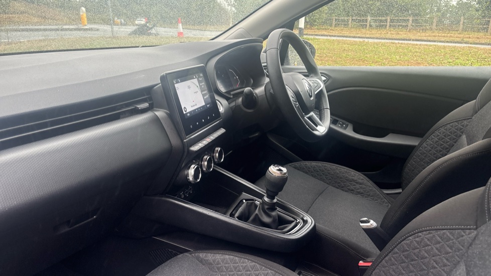Renault Clio 1.0 TCe 90 Evolution 5dr Petrol Hatchback - Image 9