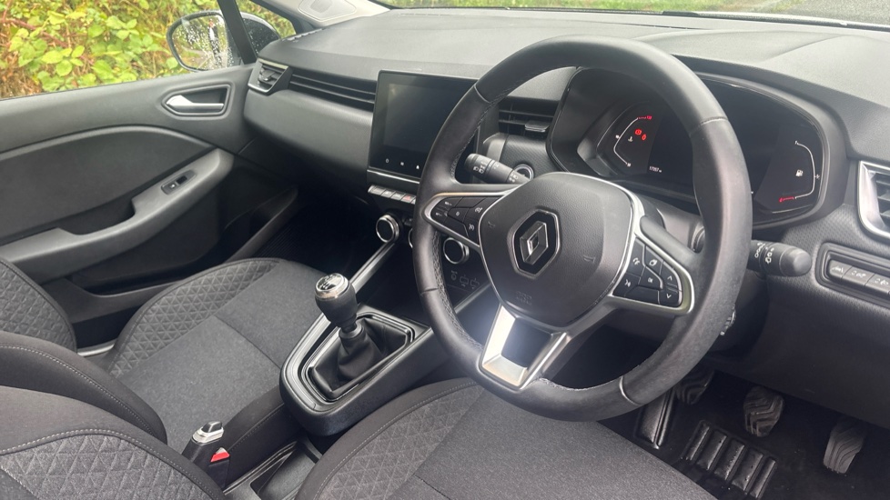 Renault Clio 1.0 TCe 90 Evolution 5dr Petrol Hatchback - Image 11