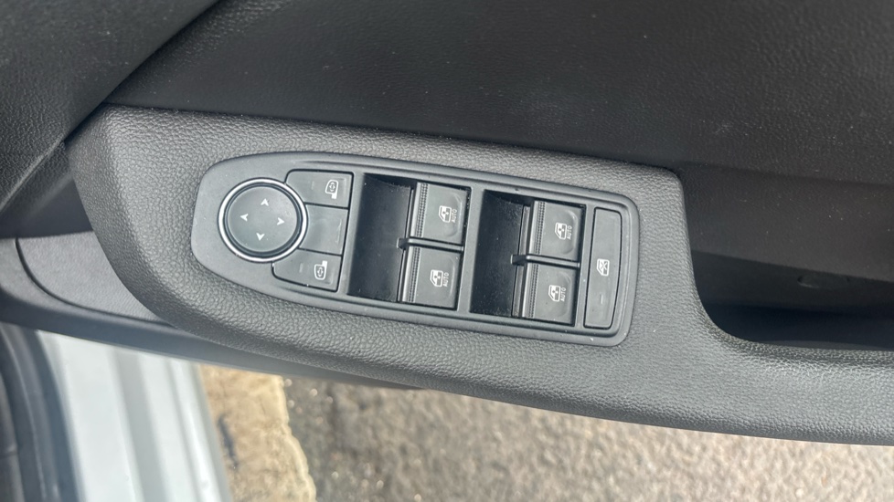 Renault Clio 1.0 TCe 90 Evolution 5dr Petrol Hatchback - Image 34