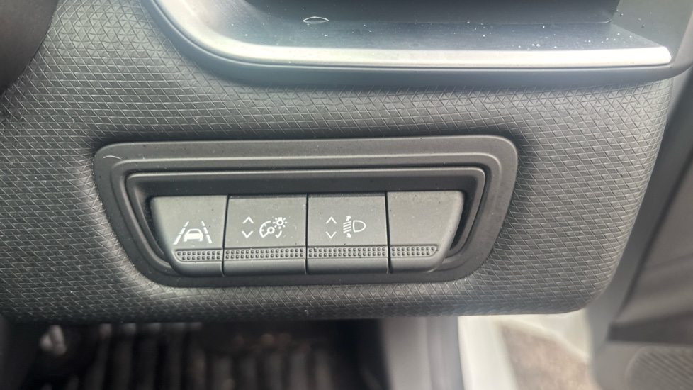Renault Clio 1.0 TCe 90 Evolution 5dr Petrol Hatchback - Image 35
