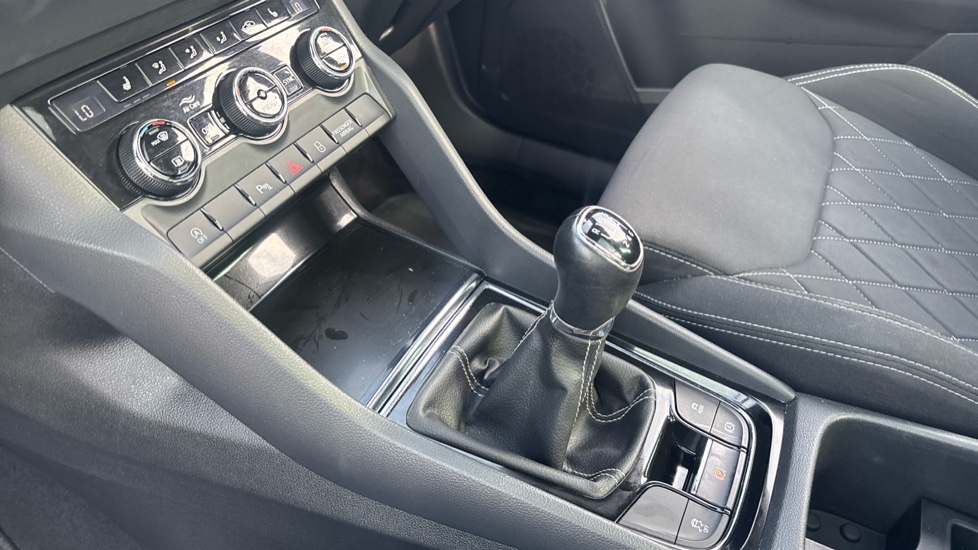 Skoda Karoq 1.5 TSI Sportline 5dr Petrol Estate - Image 13