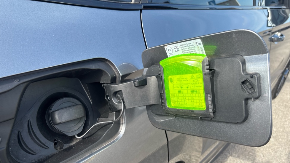 Skoda Karoq 1.5 TSI Sportline 5dr Petrol Estate - Image 31
