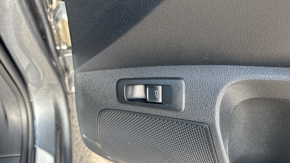 Skoda Karoq 1.5 TSI Sportline 5dr Petrol Estate - Image 32