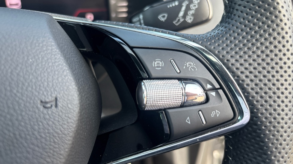 Skoda Karoq 1.5 TSI Sportline 5dr Petrol Estate - Image 39