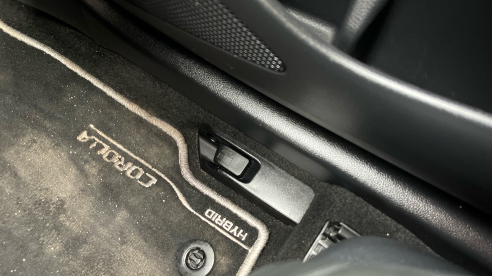 Toyota Corolla 1.8 VVT-i Hybrid Excel 5dr CVT Hybrid Hatchback - Image 47