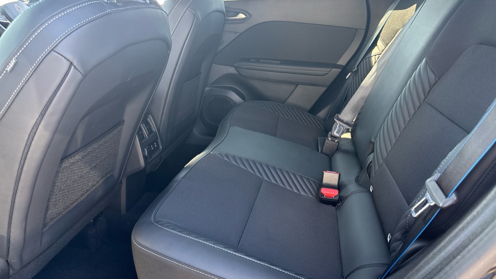 Renault Symbioz 1.6 E-Tech FHEV 145 Techno Esprit Alpine 5dr Auto Hybrid Estate - Image 16
