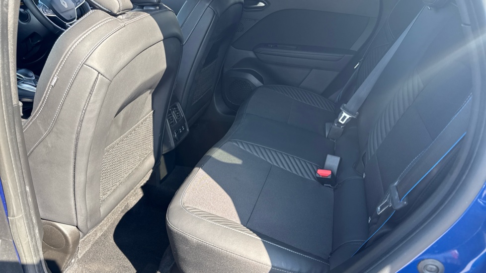 Renault Symbioz 1.6 E-Tech FHEV 145 Techno Esprit Alpine 5dr Auto Hybrid Estate - Image 16