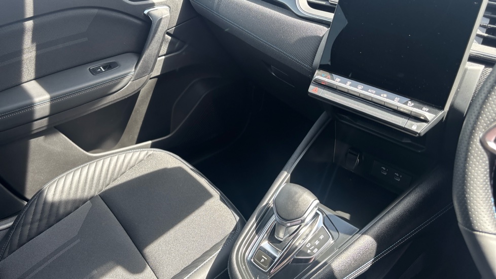 Renault Symbioz 1.6 E-Tech FHEV 145 Techno Esprit Alpine 5dr Auto Hybrid Estate - Image 14