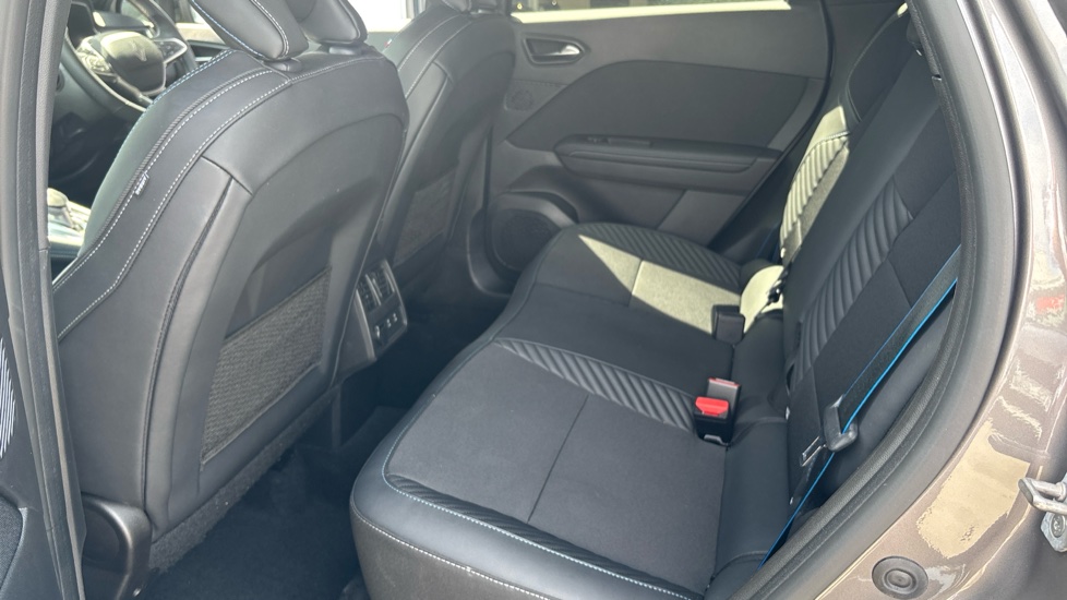 Renault Symbioz 1.6 E-Tech FHEV 145 Techno Esprit Alpine 5dr Auto Hybrid Estate - Image 16