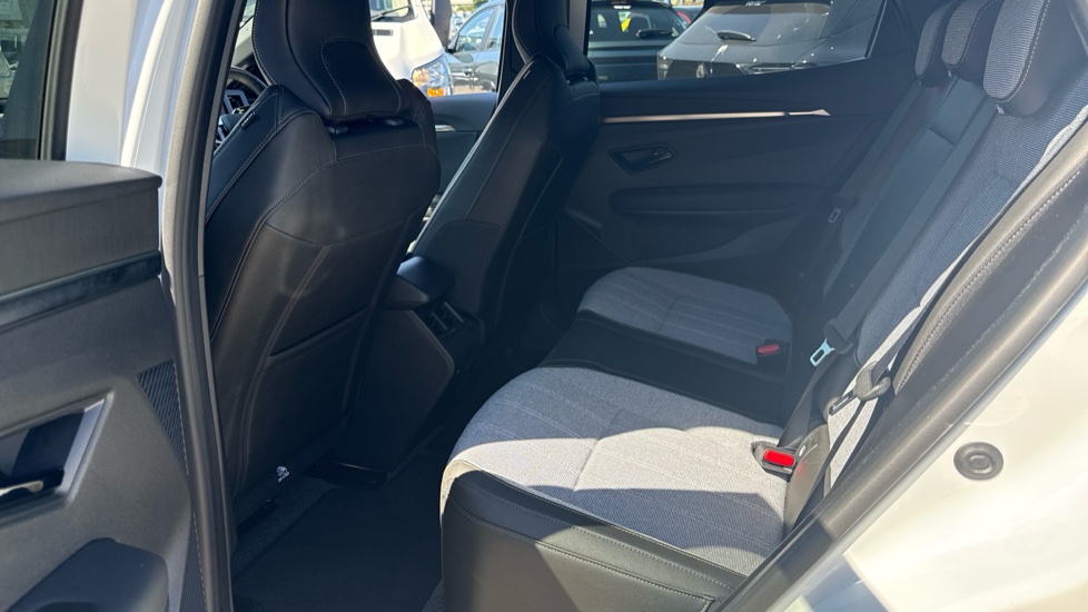 Renault Megane E-Tech EV60 160kW Techno 60kWh Optimum Charge 5dr Auto Electric Hatchback - Image 16