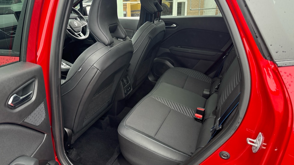 Renault Symbioz 1.6 E-Tech FHEV 145 Iconic Esprit Alpine 5dr Auto Hybrid Estate - Image 16