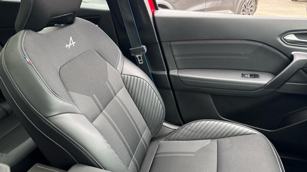 Renault Symbioz 1.6 E-Tech FHEV 145 Iconic Esprit Alpine 5dr Auto Hybrid Estate - Image 44