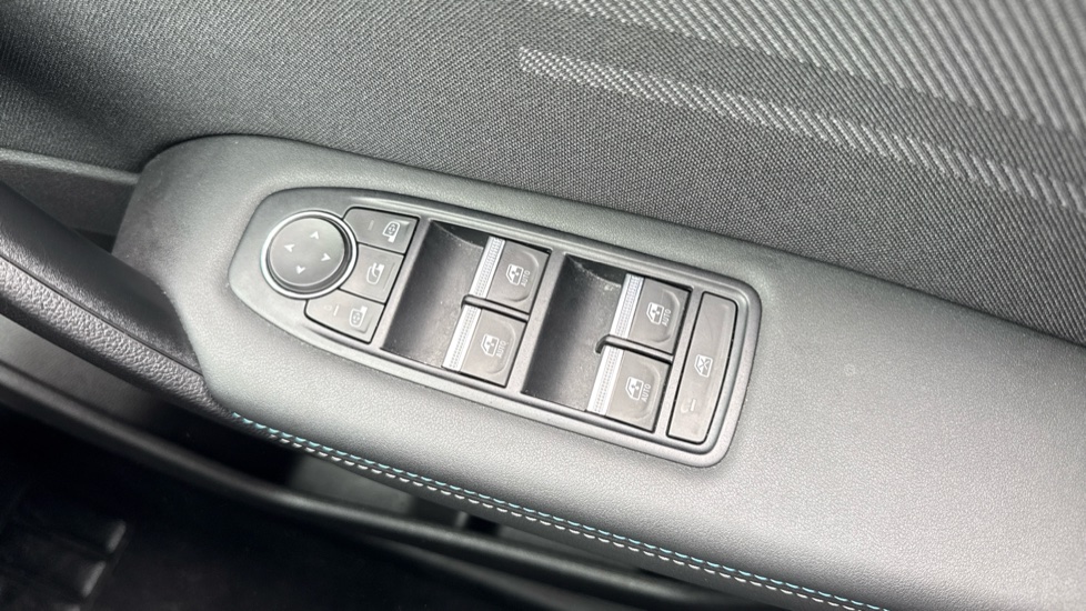 Renault Symbioz 1.6 E-Tech FHEV 145 Iconic Esprit Alpine 5dr Auto Hybrid Estate - Image 50