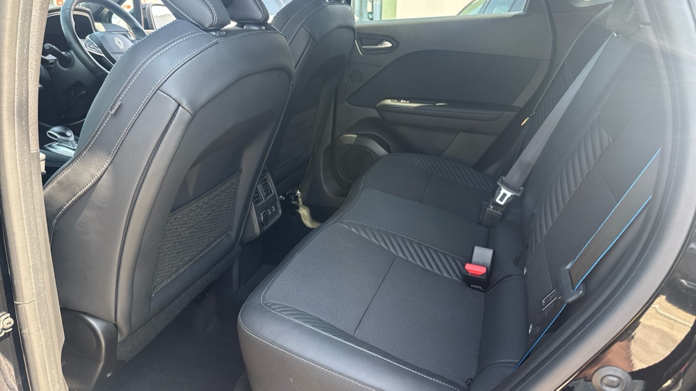 Renault Symbioz 1.6 E-Tech FHEV 145 Techno Esprit Alpine 5dr Auto Hybrid Estate - Image 16