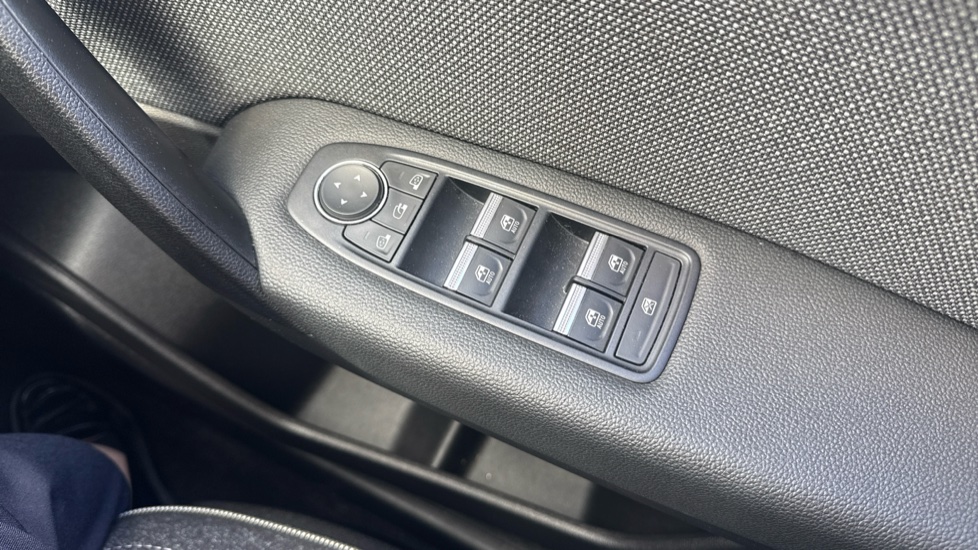 Renault Symbioz 1.6 E-Tech FHEV 145 Techno 5dr Auto Hybrid Estate - Image 34