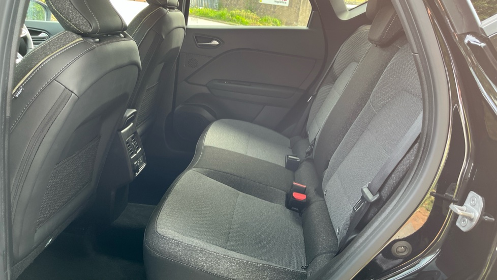 Renault Captur 1.0 TCE 90 Techno 5dr Petrol Hatchback - Image 17