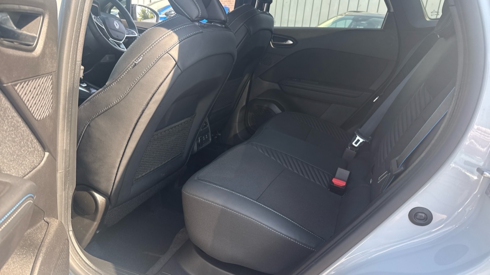 Renault Symbioz 1.8 E-Tech FHEV 160 Techno Esprit Alpine 5dr Auto Hybrid Estate - Image 16