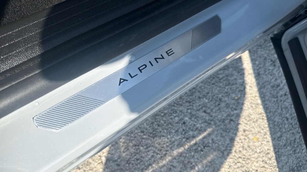 Renault Symbioz 1.8 E-Tech FHEV 160 Techno Esprit Alpine 5dr Auto Hybrid Estate - Image 34