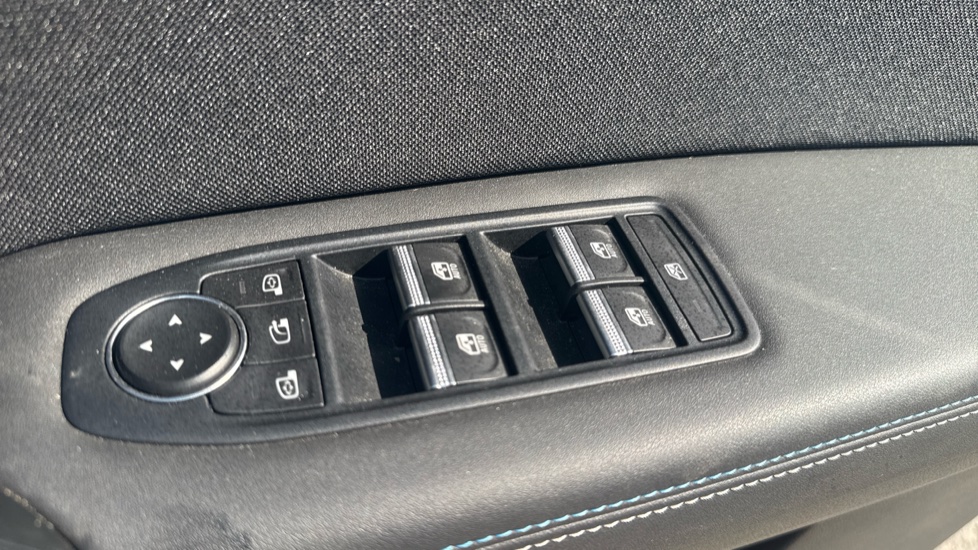 Renault Symbioz 1.8 E-Tech FHEV 160 Techno Esprit Alpine 5dr Auto Hybrid Estate - Image 35