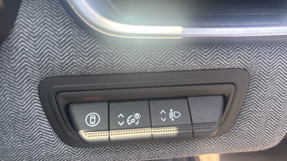 Renault Clio 1.0 TCe 90 Techno 5dr Petrol Hatchback - Image 34