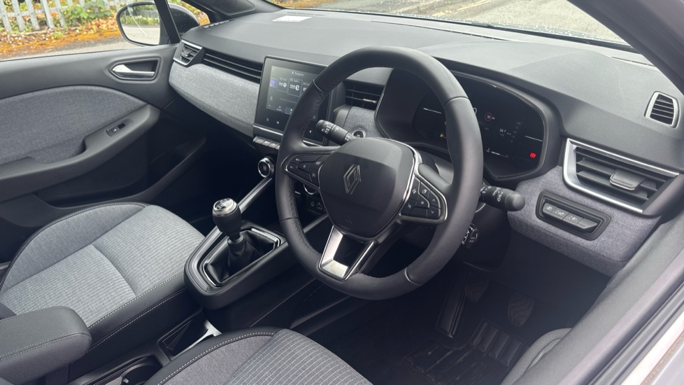 Renault Clio 1.0 TCe 90 Techno 5dr Petrol Hatchback - Image 11