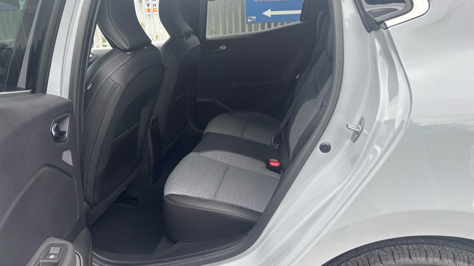 Renault Clio 1.0 TCe 90 Techno 5dr Petrol Hatchback - Image 16
