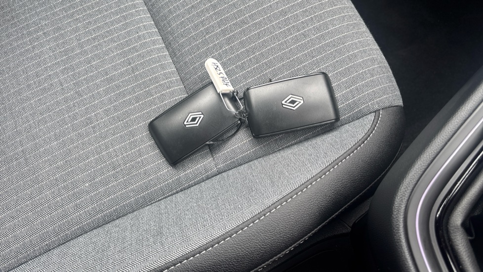 Renault Clio 1.0 TCe 90 Techno 5dr Petrol Hatchback - Image 20