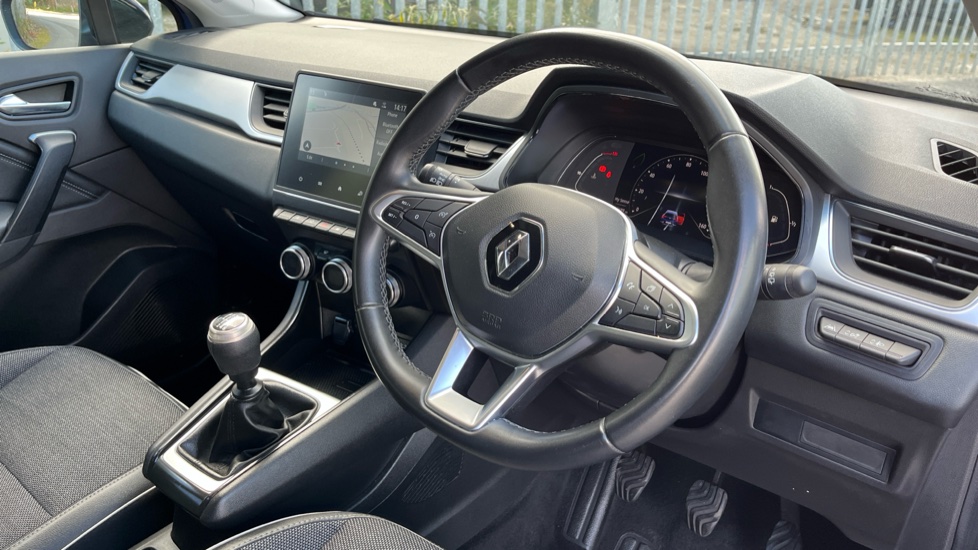 Renault Captur 1.0 TCE 90 Techno 5dr Petrol Hatchback - Image 11