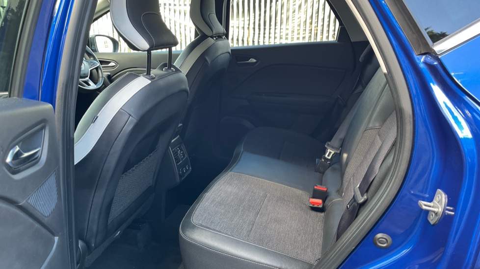 Renault Captur 1.0 TCE 90 Techno 5dr Petrol Hatchback - Image 16